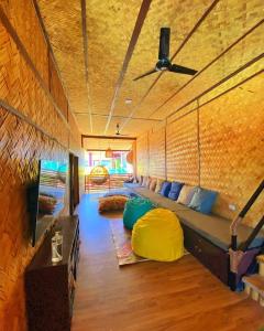 Un lugar para sentarse en BAMBAM Hostel