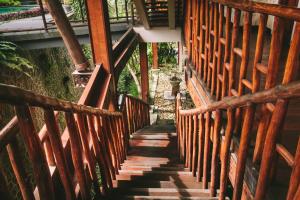 En balkon eller terrasse på Dwaraloka Retreat Ubud