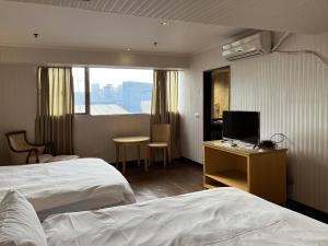 Postel nebo postele na pokoji v ubytování Hermes Hotel