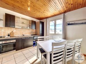 Köök või kööginurk majutusasutuses Paul et Aliette - T3 classé 3 étoiles - 70m2 - Saint-Denis