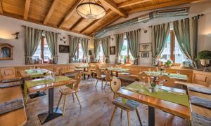 Restaurace v ubytování Gasthof Stocker