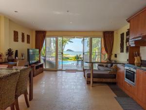 象島的住宿－馬尼普拉別墅，海景客厅
