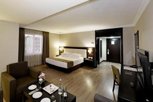 A bed or beds in a room at Eresin Hotels Topkapı
