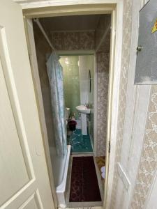 a bathroom with a tub and a sink and a toilet at Hostel Na Bobura in Tashkent