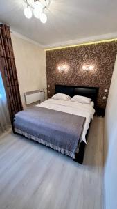 En eller flere senge i et værelse på 2 room Apartment on Gagarina 102