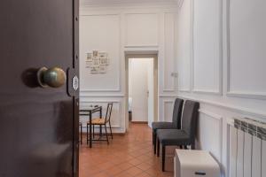 a hallway with chairs and a table in a room at JOIVY Modern Flat near Spanish Steps in Rome