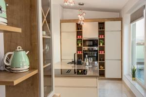 Kuchyňa alebo kuchynka v ubytovaní Centropolitan Penthouse #jacuzzi #freeparking