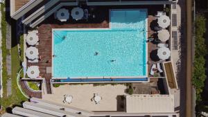 Vista sulla piscina di Bellettini Hotel o su una piscina nei dintorni