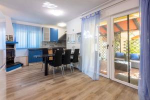 Kuchyň nebo kuchyňský kout v ubytování Apartments in Banjole - Istrien 11116