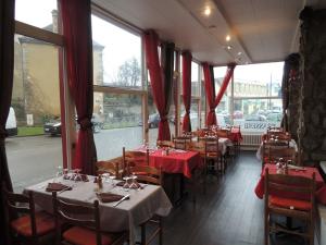Restaurace v ubytování Hôtel Le Hussard