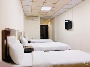 Hotel Sinaia Palace tesisinde bir odada yatak veya yataklar