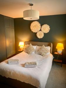 a bedroom with a bed with two towels on it at Unique & Stylish Town House, central Cheltenham in Cheltenham