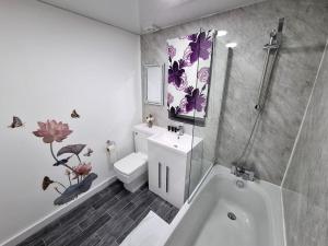 Koupelna v ubytování *5SM* Setup for your most relaxed & amazing stay + Free Parking + Free Fast WiFi *