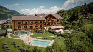 Nespecifikovaný výhled na hory nebo výhled na hory při pohledu z hotelu