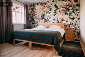 Postel nebo postele na pokoji v ubytování Weavers' Guest House Kalndaki