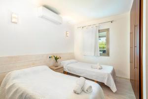 a room with two beds and a window at VISTA MONTE II - Francisca in El Port