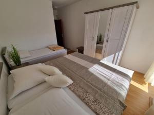 Posteľ alebo postele v izbe v ubytovaní Apartments CHIARA