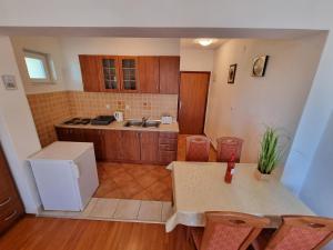 Kuchyňa alebo kuchynka v ubytovaní Apartments CHIARA