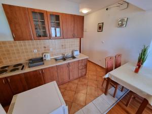 Kuchyňa alebo kuchynka v ubytovaní Apartments CHIARA