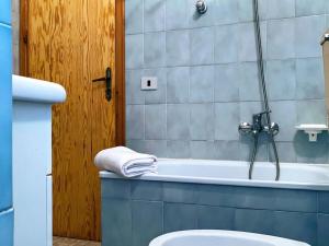 Vonios kambarys apgyvendinimo įstaigoje Brain Apartment Scalea - Parco Edil Blu