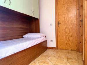 Postel nebo postele na pokoji v ubytování Brain Apartment Scalea - Parco Edil Blu