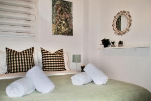 Posteľ alebo postele v izbe v ubytovaní GPK Lux 2BR - 7 min walking to Acropolis