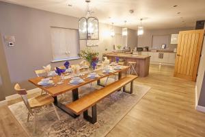 a dining room with a table and a kitchen at Holly Tree Barn, Ashlin Farm Barns in Lincoln