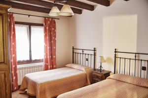 Ένα ή περισσότερα κρεβάτια σε δωμάτιο στο Casa Rural El Cantueso