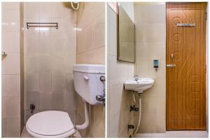 a bathroom with a toilet and a sink at OYO Hotel Satguru in Jamshedpur