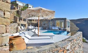 Bazén v ubytovaní Luxurious Villa Lune with a swimming pool and a fantastic sea and sunset view alebo v jeho blízkosti + 37 fotografií