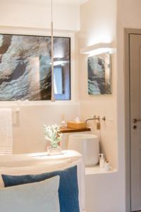 Fotografia z galérie ubytovania Luxurious Villa Lune with a swimming pool and a fantastic sea and sunset view v destinácii Ioulida