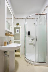 Ένα μπάνιο στο Home2Book Peaceful Getaway in Bajamar +48 φωτογραφίες