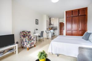 Μια τηλεόραση ή/και κέντρο ψυχαγωγίας στο Home2Book Peaceful Getaway in Bajamar