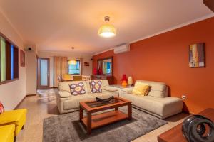 a living room with a couch and a table at Porto Residence Campanhã in Porto