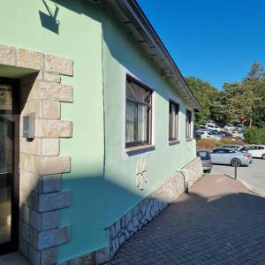 a green building with a window on the side of it at IL COLOSSEO B&B CASSINO in Cassino