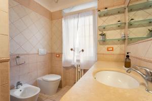 Bilik mandi di La Casa del Mare