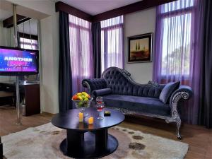 a living room with a couch and a table at Çetinel Otel in Adana