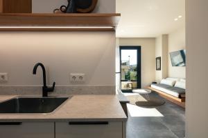 Foto Heraklio Town'is asuva majutusasutuse Chapter 02 Gallery Suites galeriist +134 fotot