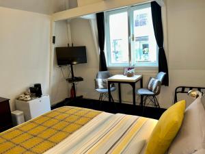 A bed or beds in a room at Amsterdam 4 Holiday GuestRooms