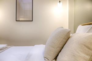 Zdjęcie z galerii obiektu MyKeypers - Design & Luxury Duplex 2BR/6P - Bastille/Marais 4 w Paryżu