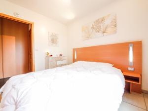 Postel nebo postele na pokoji v ubytování Chalet near Durbuy with Pool & Nature Trails + 33 fotografií