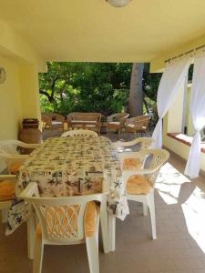 a white table and chairs in a patio with a table and chairs at Casa Rosalba in San Vito lo Capo