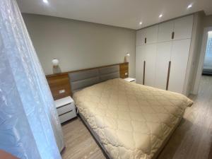 Cama ou camas em um quarto em 1 Bedroom Apartment