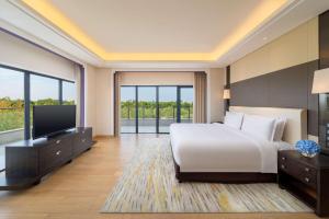 Voodi või voodid majutusasutuse Radisson Blu Hotel Wuhan ETD Zone toas