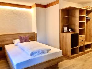 Voodi või voodid majutusasutuse Hotel Crystal toas