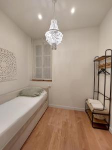 Posteľ alebo postele v izbe v ubytovaní Hidden Gem Pasquin Suites in Mercado Central