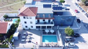 an overhead view of a building with a swimming pool at Villa Caparica Hostel in Costa da Caparica