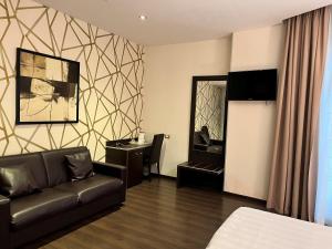 TV a/nebo společenská místnost v ubytování Catone District Hotel