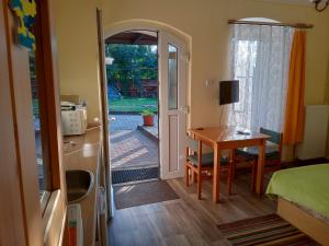 Kuchyň nebo kuchyňský kout v ubytování Hotel U Zeleného Stromu - Zum Grünen Baum + 37 fotografií