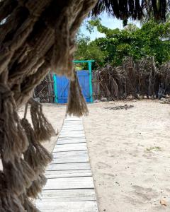 - Vistas a un sendero de madera de la playa en Quintal do Céu Caraíva, en Porto Seguro